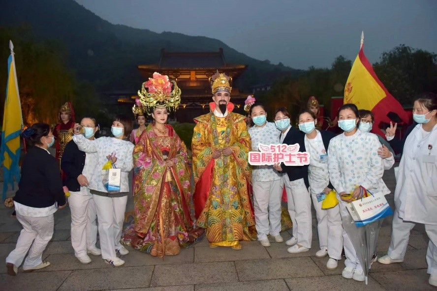 “向我們身邊的‘南丁格爾’致敬”《長恨歌》專場演出公益活動